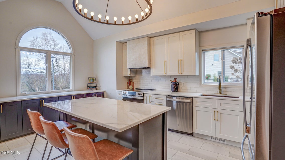 Photo #18: 1018 Laurelwood Drive