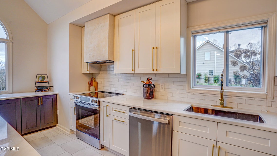 Photo #22: 1018 Laurelwood Drive