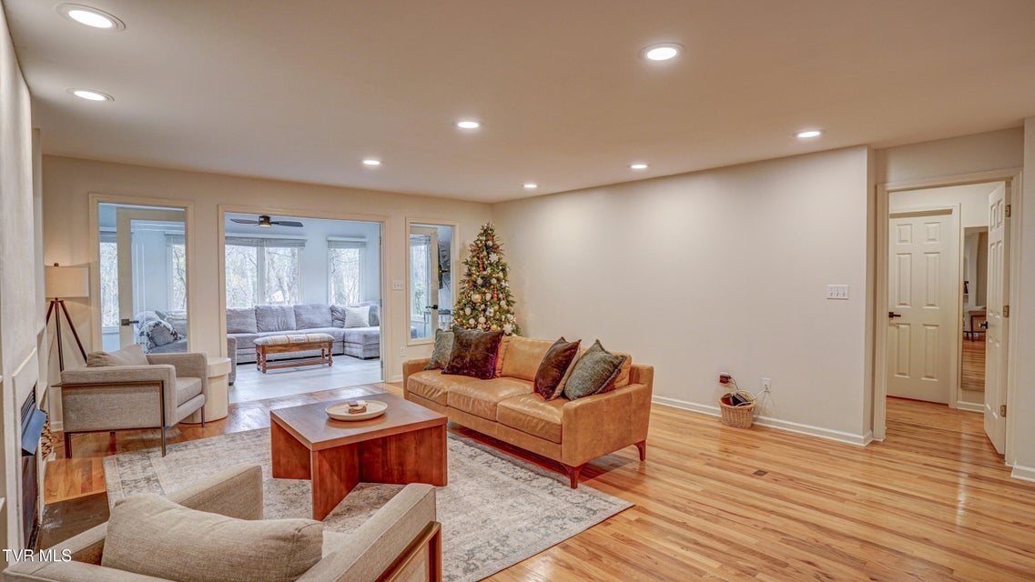 Photo #34: 1018 Laurelwood Drive