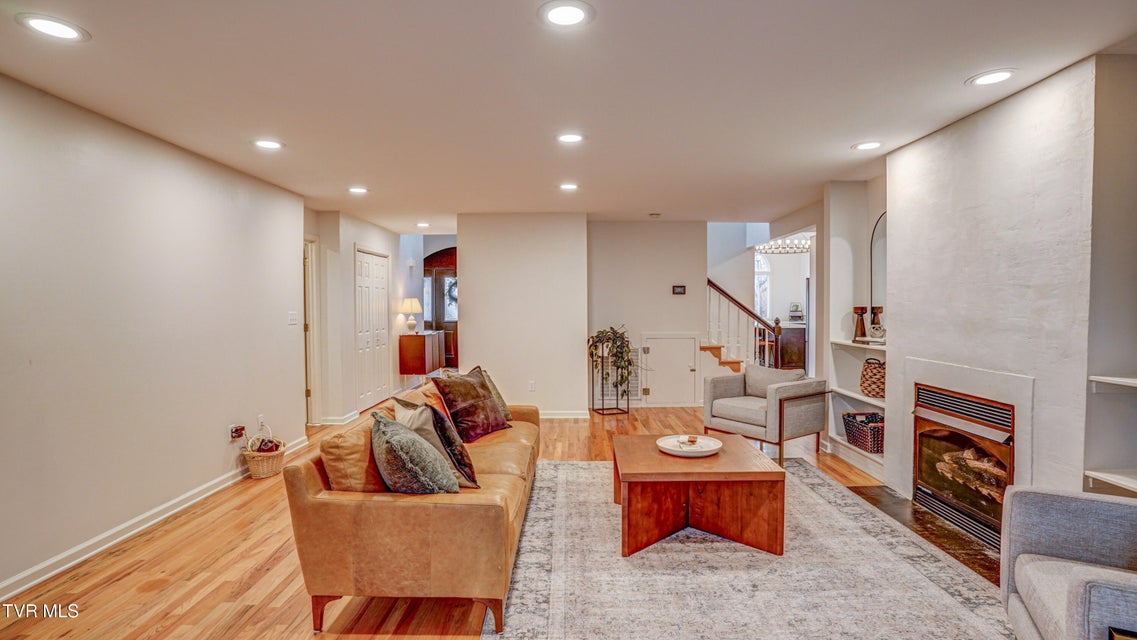 Photo #35: 1018 Laurelwood Drive