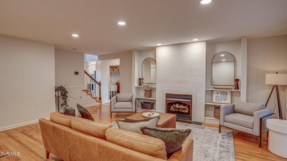 Photo #37: 1018 Laurelwood Drive