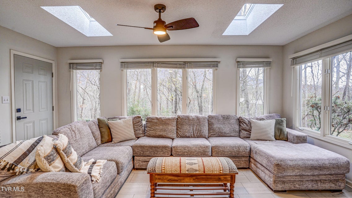 Photo #40: 1018 Laurelwood Drive