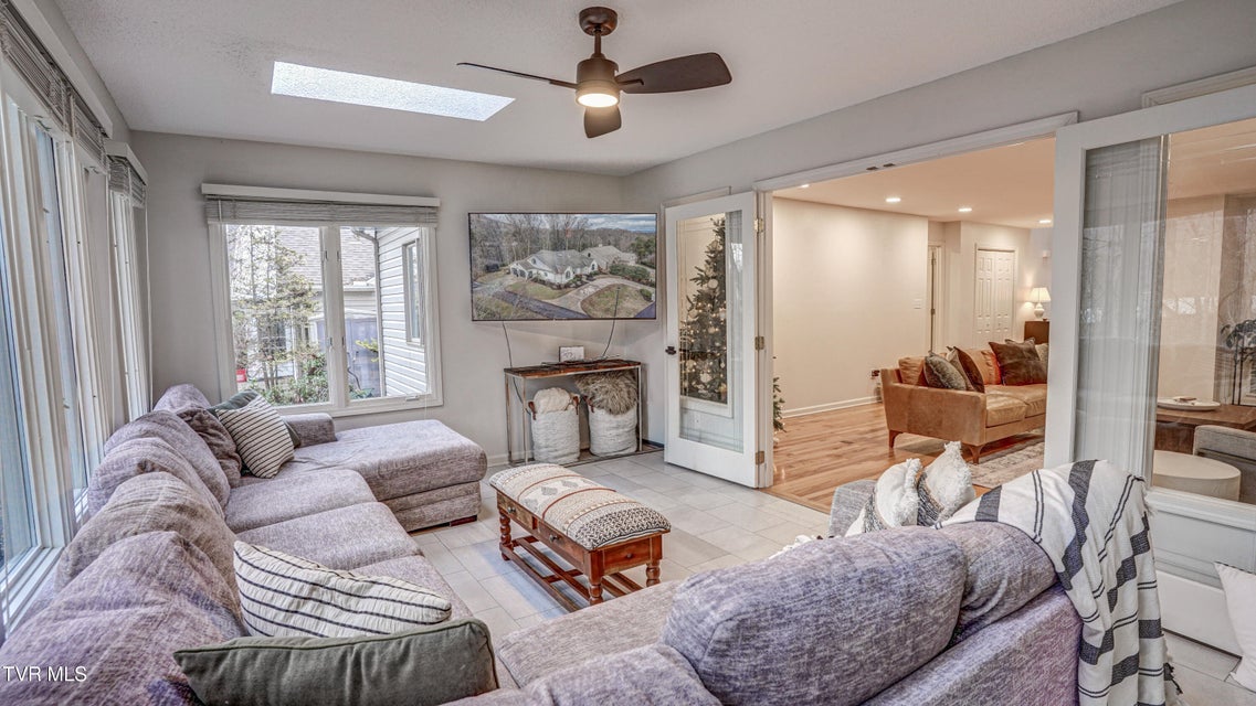 Photo #42: 1018 Laurelwood Drive