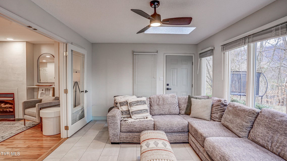 Photo #43: 1018 Laurelwood Drive