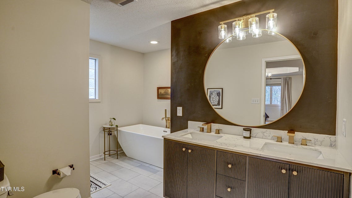 Photo #49: 1018 Laurelwood Drive