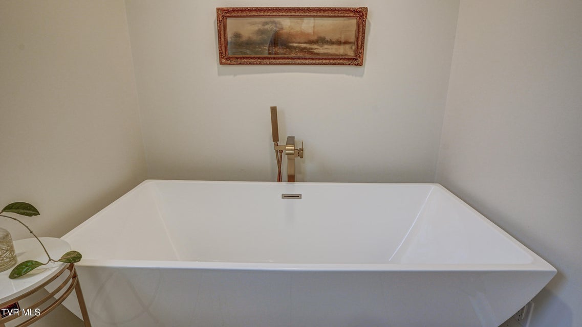 Photo #54: 1018 Laurelwood Drive