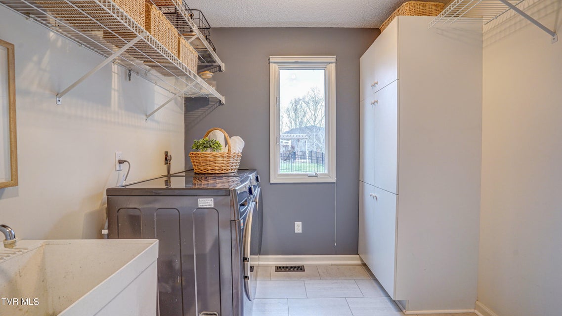 Photo #56: 1018 Laurelwood Drive