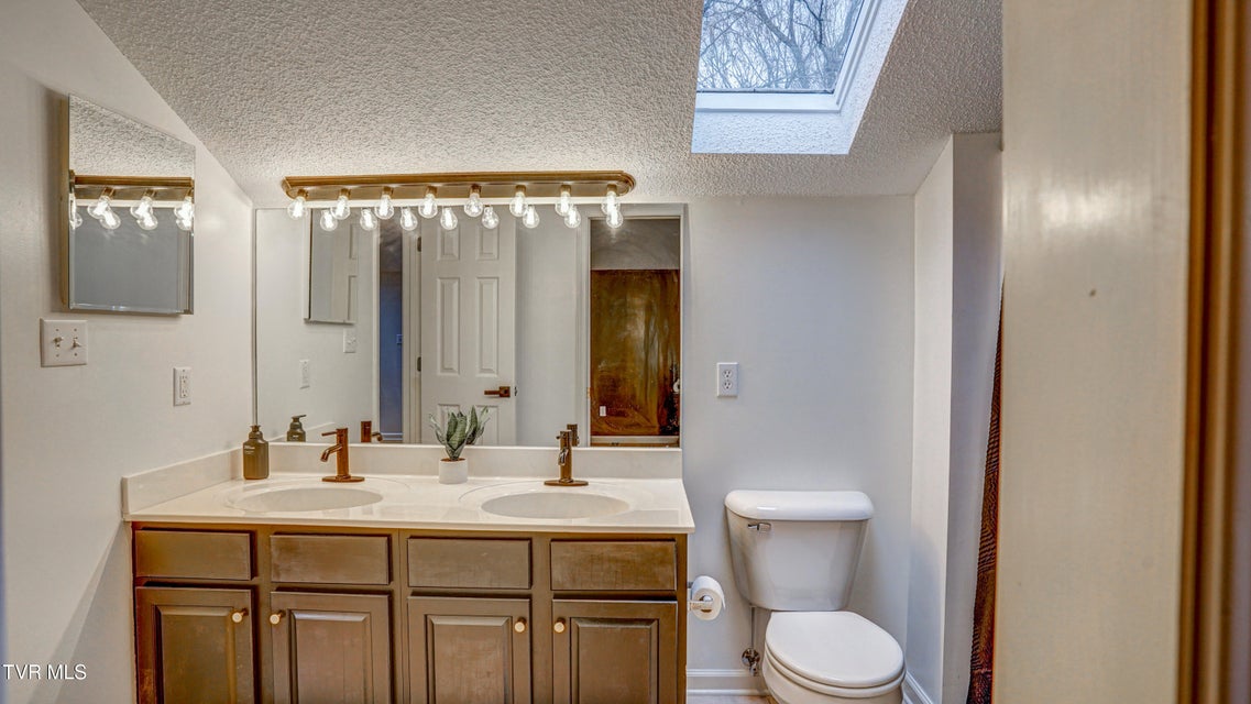 Photo #76: 1018 Laurelwood Drive