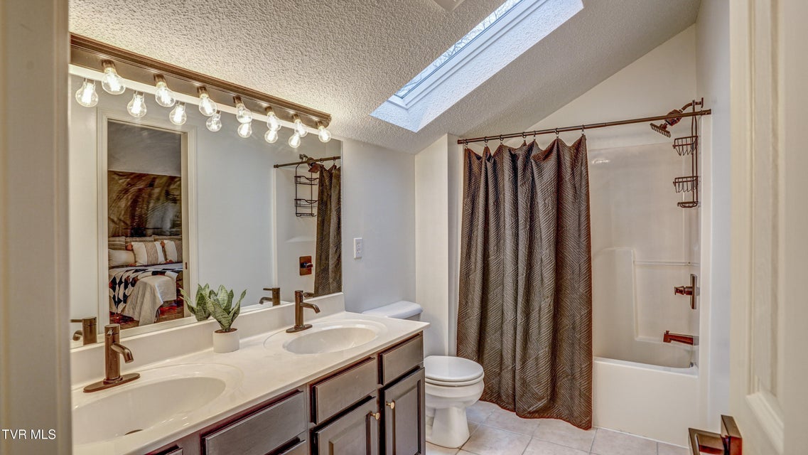 Photo #77: 1018 Laurelwood Drive