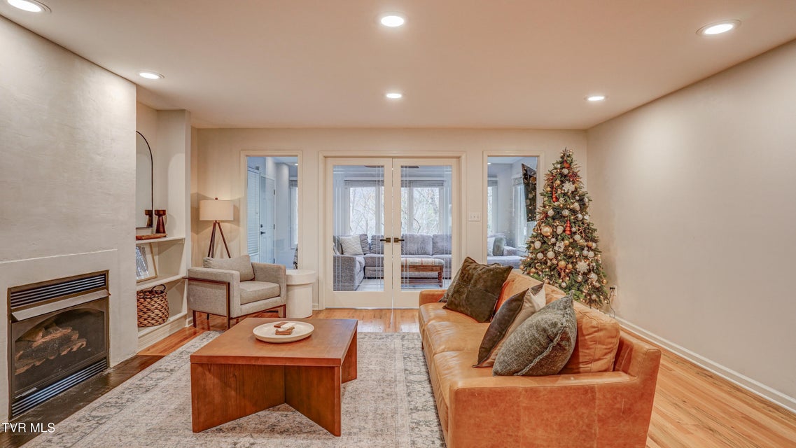 Photo #78: 1018 Laurelwood Drive