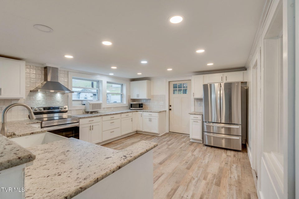 Photo #16: 2149 Siam Road