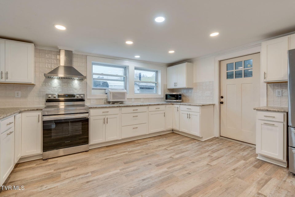 Photo #17: 2149 Siam Road