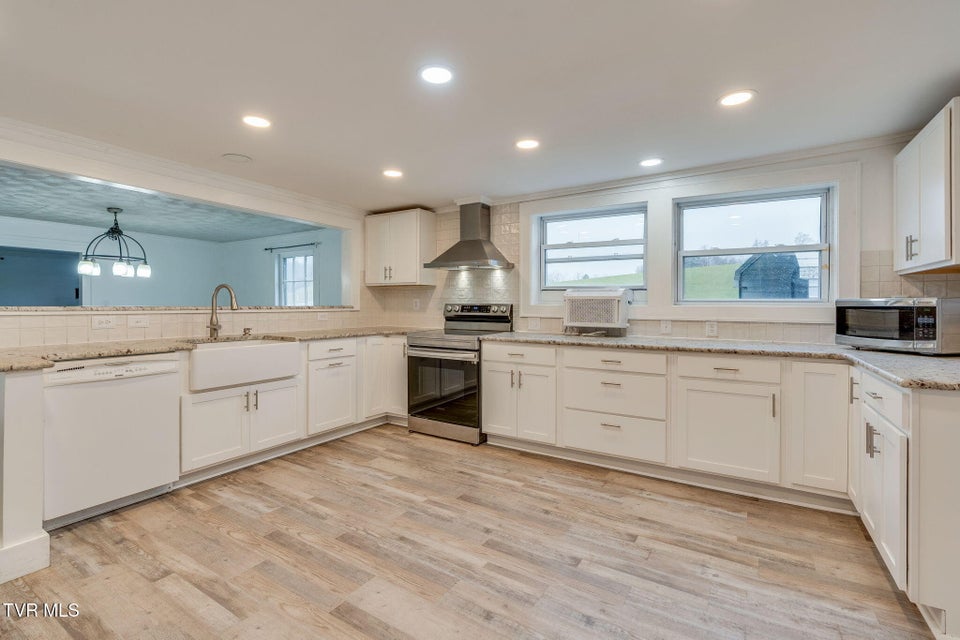 Photo #18: 2149 Siam Road