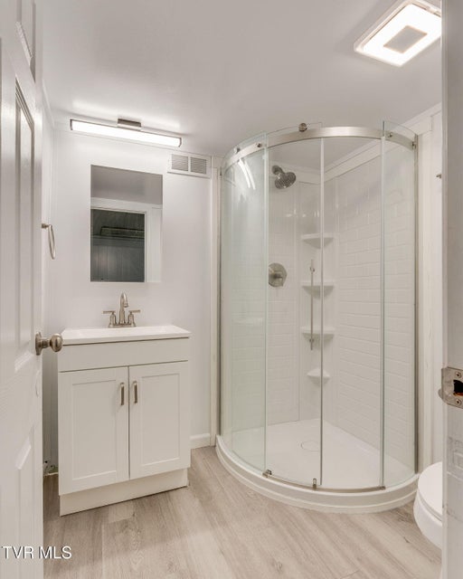 Photo #32: 2149 Siam Road