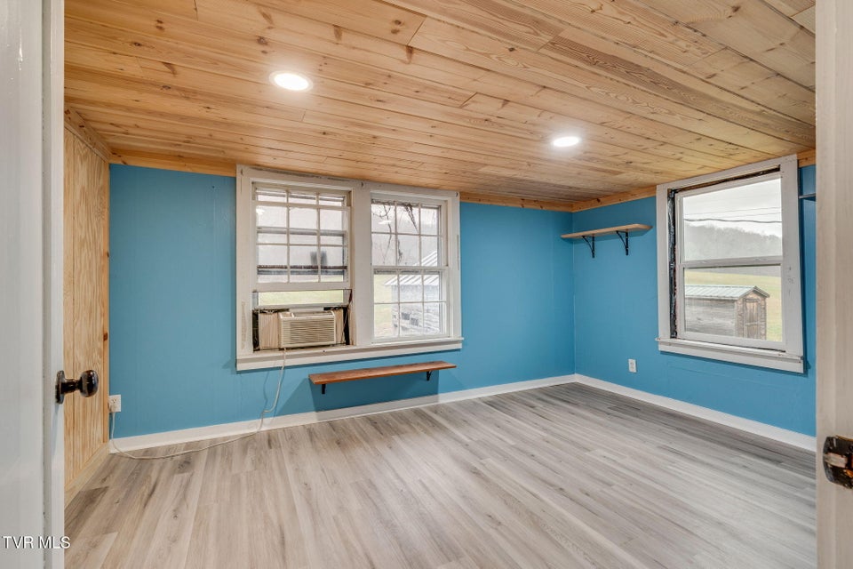 Photo #33: 2149 Siam Road