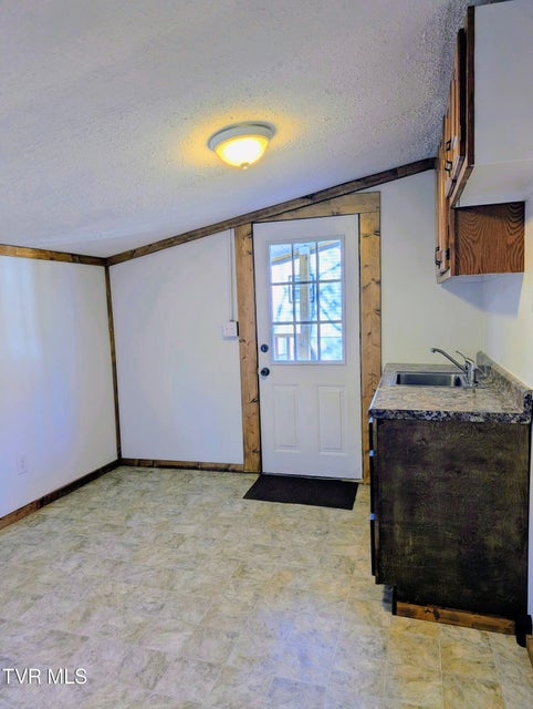 Photo #7: 701 Well Street