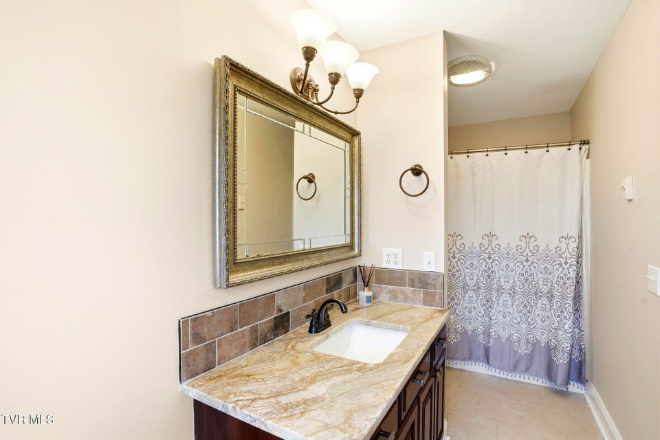 Photo #28: 34 Whitehall 