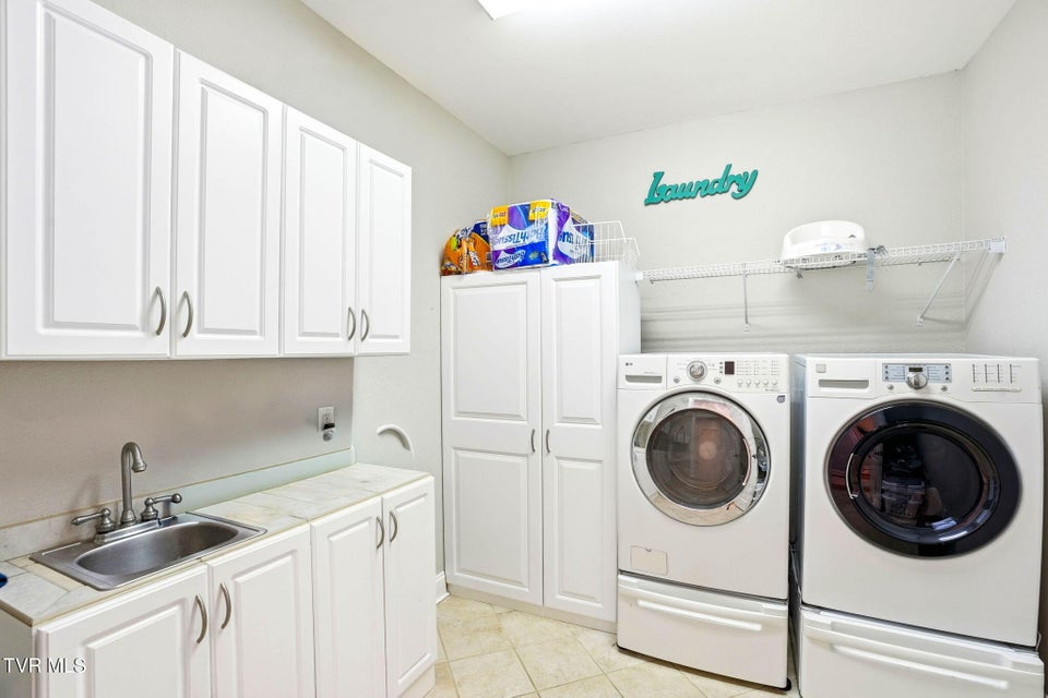 Photo #29: 34 Whitehall 