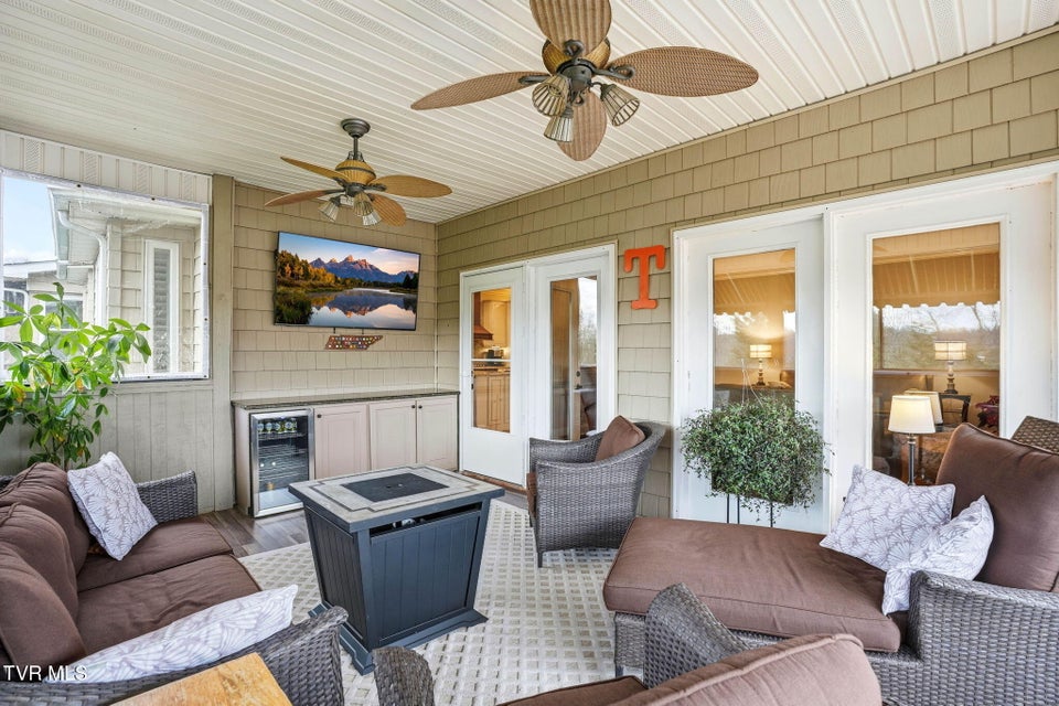 Photo #32: 34 Whitehall 