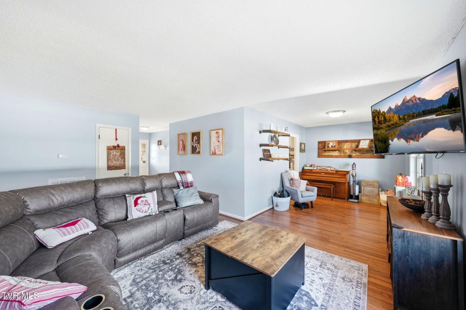 Photo #5: 3102 Lee Drive