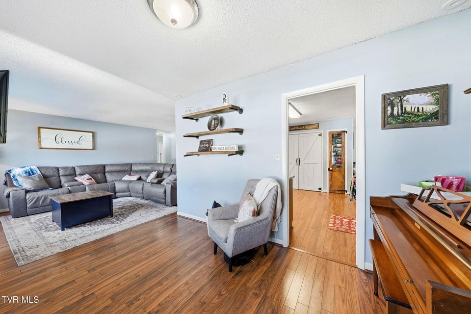 Photo #7: 3102 Lee Drive