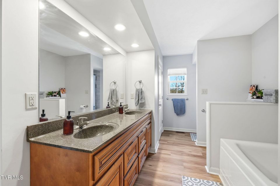 Photo #23: 3102 Lee Drive