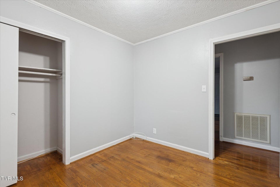 Photo #27: 35 Hermitage Street