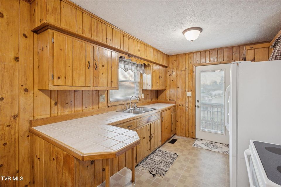 Photo #15: 35 Hermitage Street