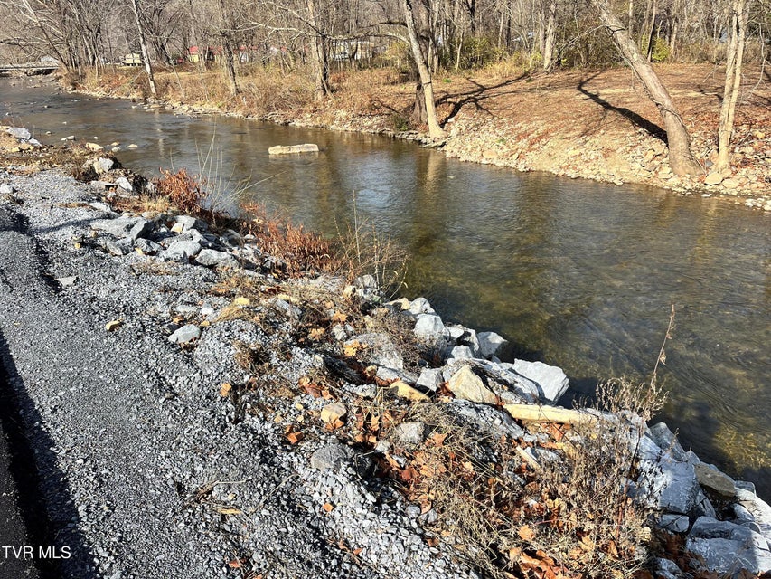 Photo #7: 140 Edgewater Road