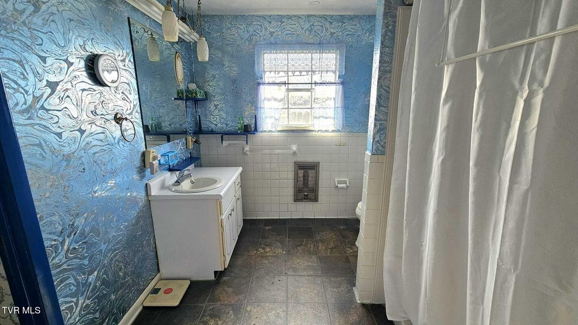 Photo #16: 121 Nolichucky Street