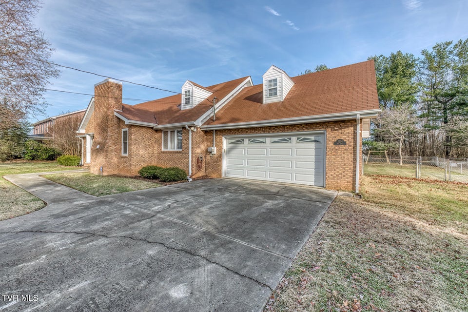 Photo #41: 2204 Nave Drive