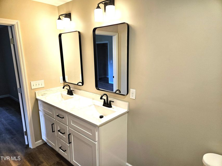 Photo #16: 140 Devils Nose Road