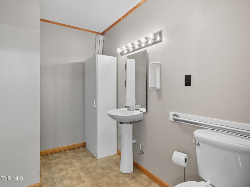 Photo #10: 620 Carolina Avenue