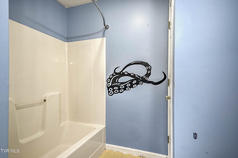 Photo #25: 104 Saint James Place