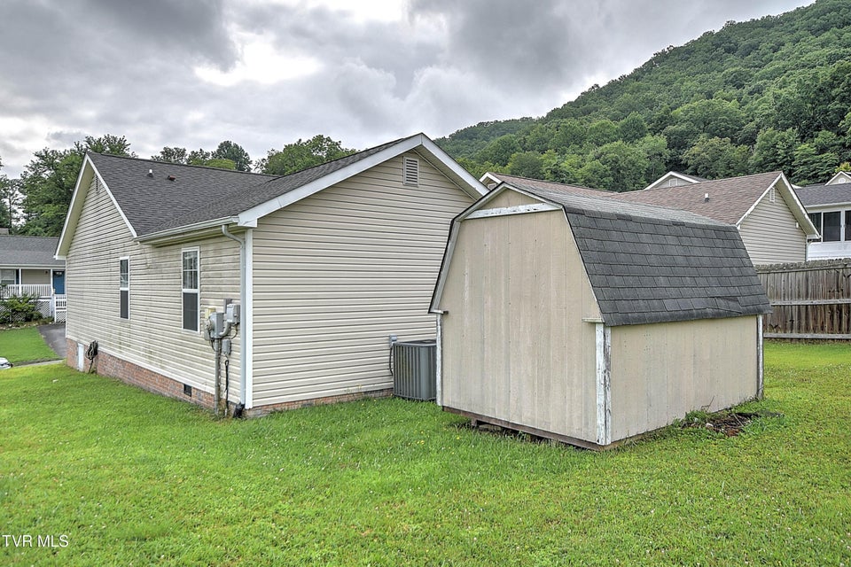 Photo #32: 104 Saint James Place