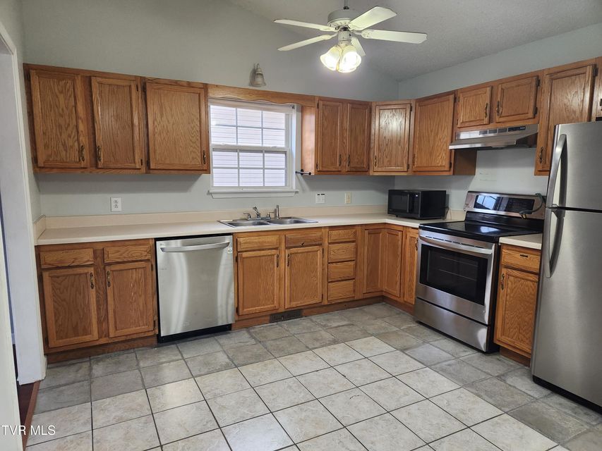 Photo #10: 104 Saint James Place