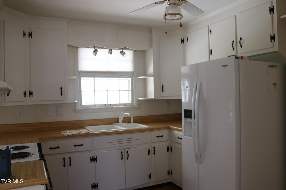 Photo #13: 208 Brown Avenue