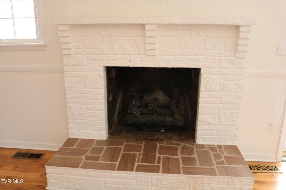 Photo #24: 208 Brown Avenue