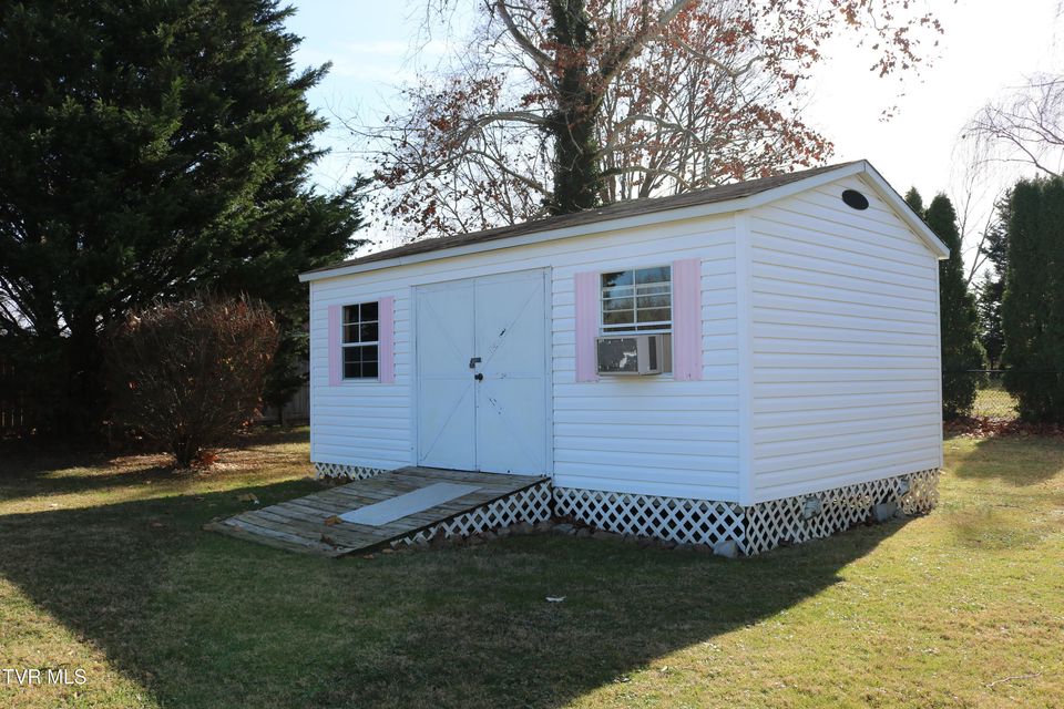 Photo #28: 208 Brown Avenue