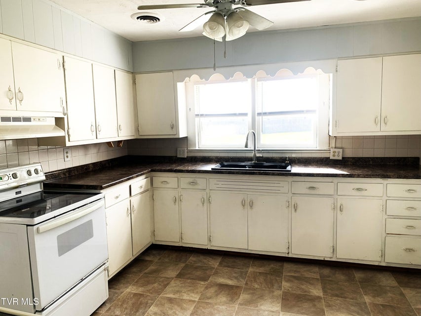 Photo #9: 160 Fox Glen Road