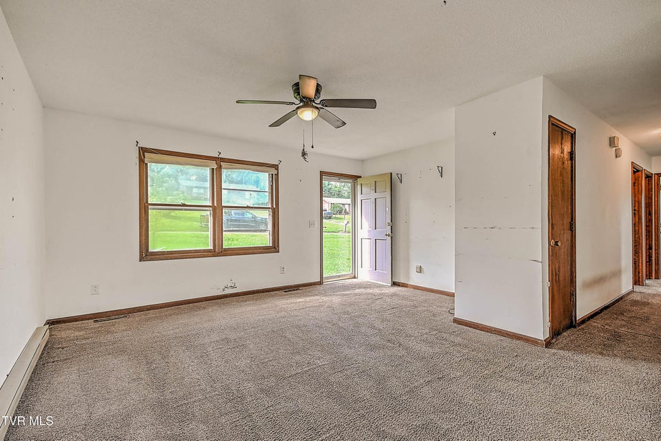 Photo #8: 118 Meadowview Lane