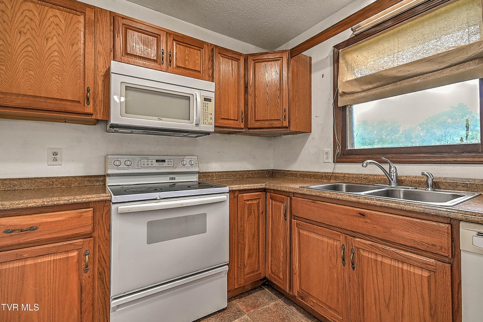 Photo #13: 118 Meadowview Lane