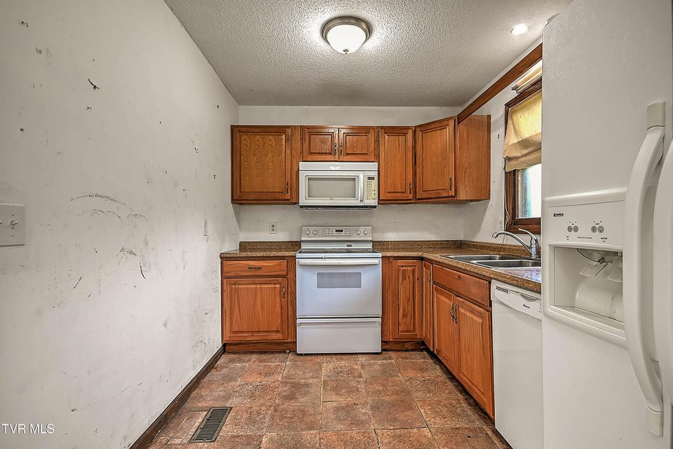 Photo #14: 118 Meadowview Lane