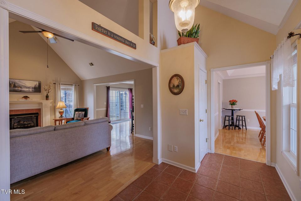 Photo #3: 620 Glen Oaks Place