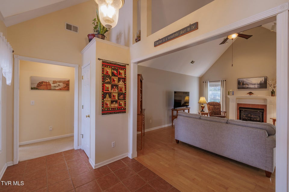 Photo #4: 620 Glen Oaks Place