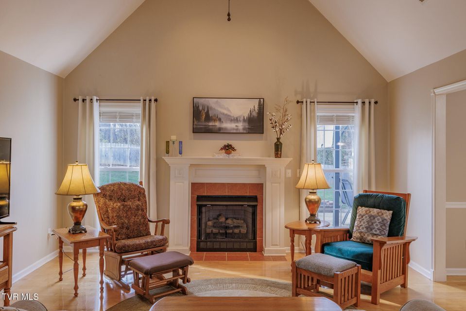 Photo #6: 620 Glen Oaks Place