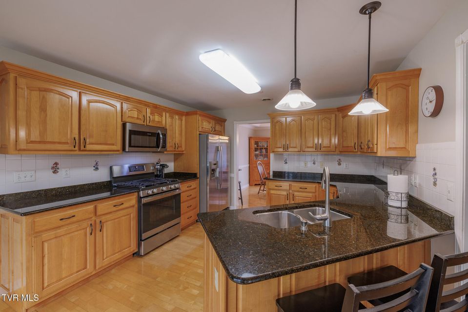 Photo #9: 620 Glen Oaks Place