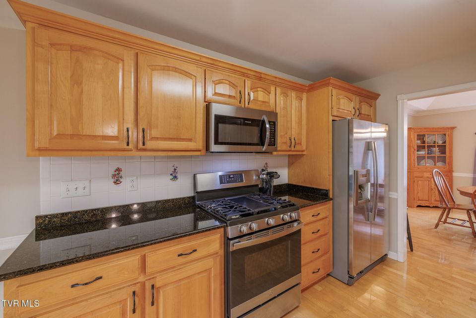 Photo #10: 620 Glen Oaks Place