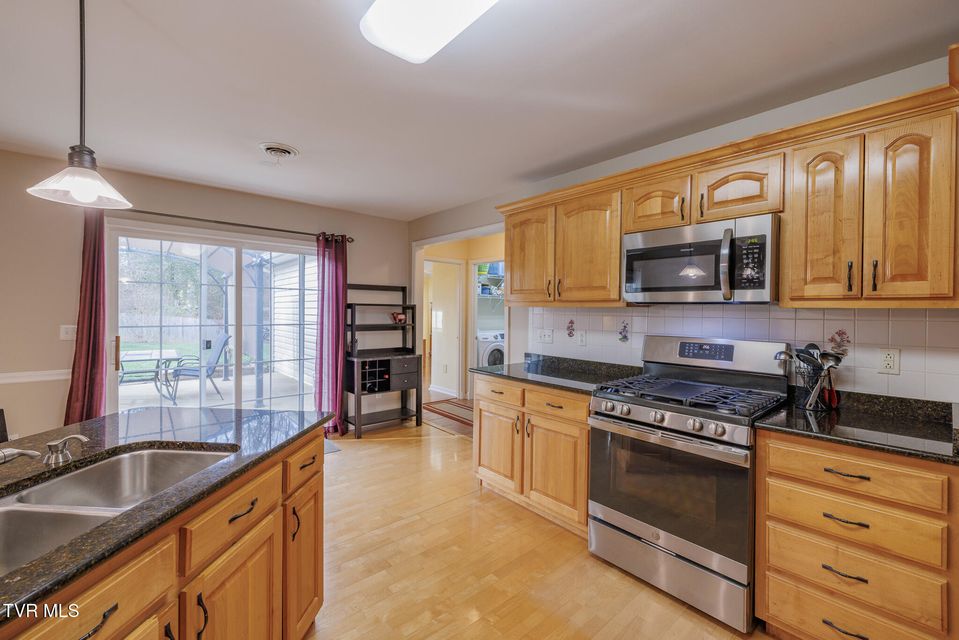 Photo #12: 620 Glen Oaks Place