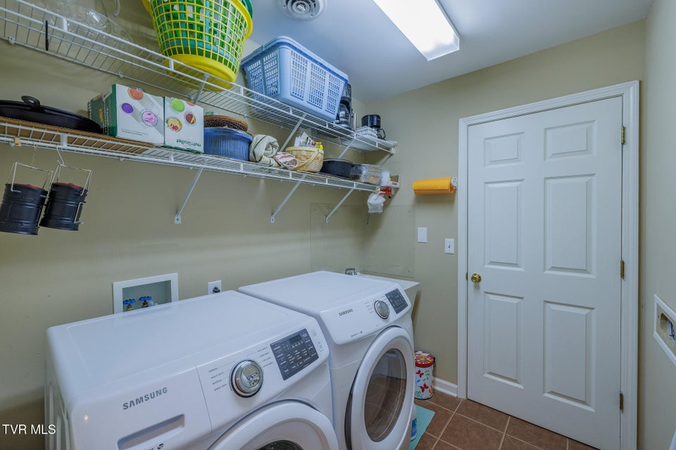 Photo #13: 620 Glen Oaks Place